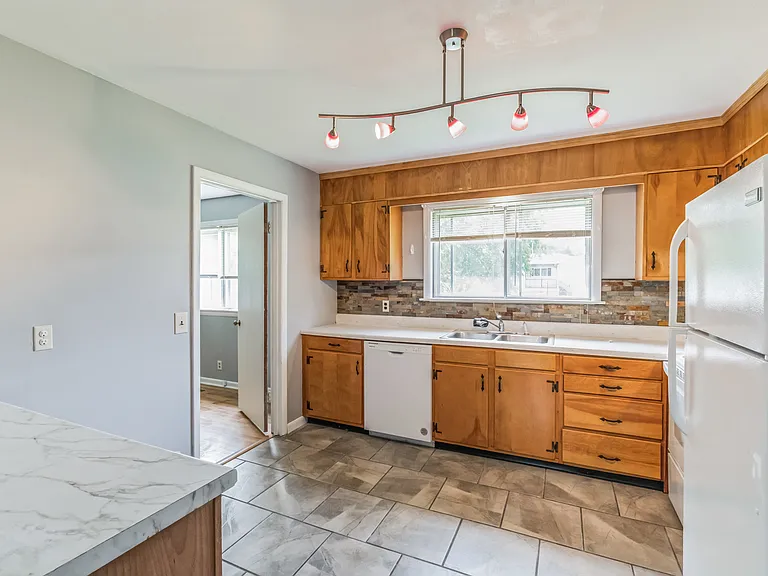 363 Carnation St — Photo 3