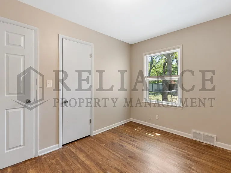 1122 S Quentin St — Photo 8