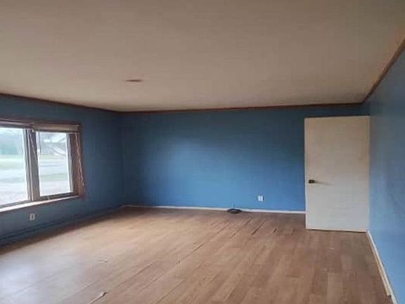 3rd image of 303 Elmwood Rd