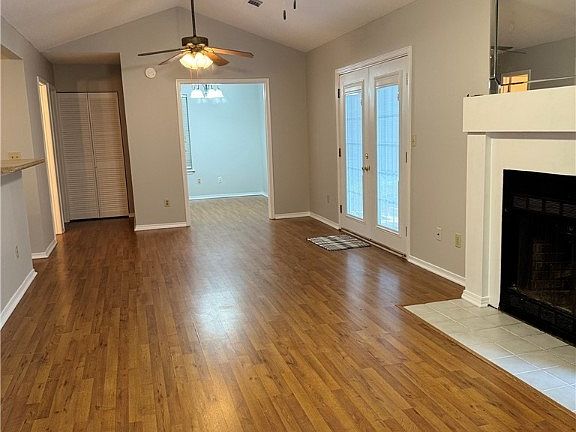 4th image of 2824 Robinwood Ln