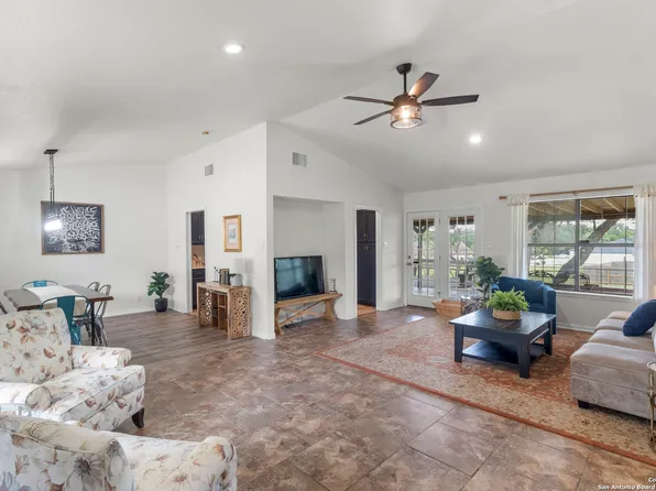 191 Red Wing, Bandera, TX 78003