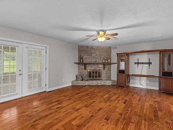 5th image of 215 Delaplain Rd