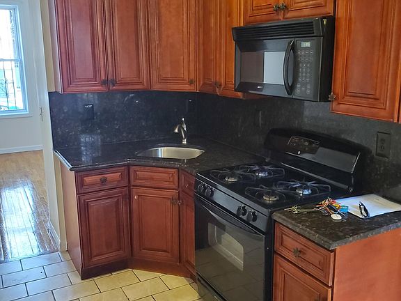 2nd image of 222 Van Horne St #1R