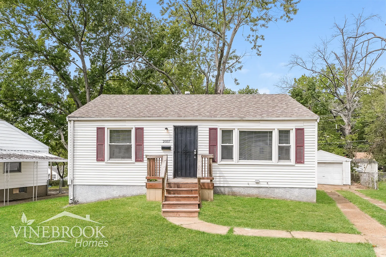 350 Brackleigh Ln photo 1