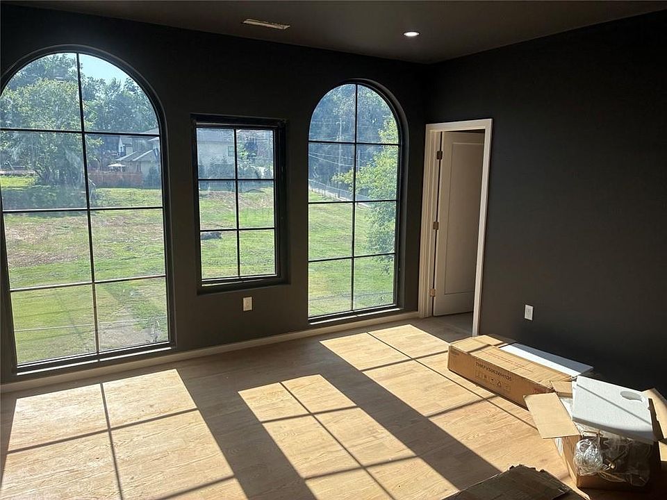 2nd image of 219 Paschal Blvd NW