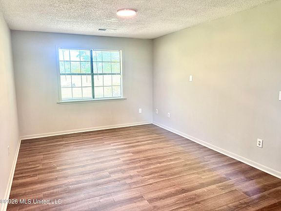 5th image of 133 Lake St