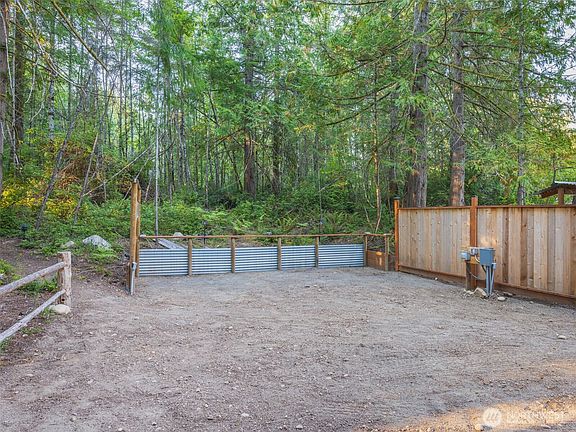 4th image of 5441 E Grapeview Loop Road