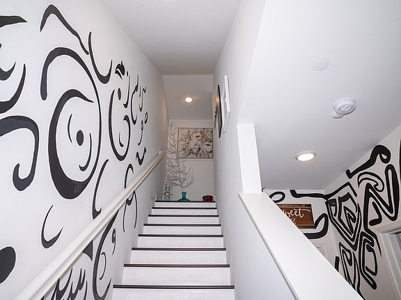 4th image of 5475 Seacliff Pl Unit 92
