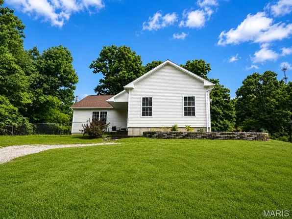 2934 Marathon Dr, De Soto, MO 63020