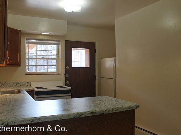 4th image of 1008-12 Crain St #1145