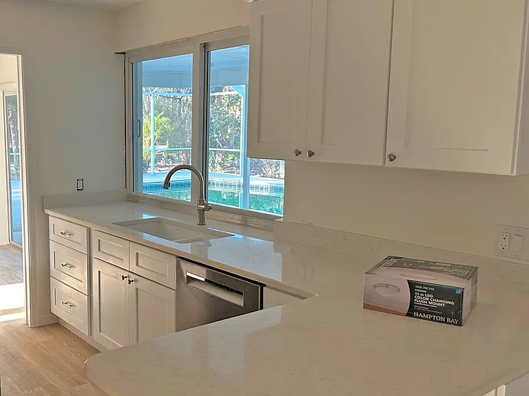 702 Anchor Dr — Photo 1