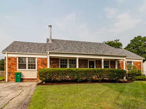 1075 Aspen Dr, Buffalo Grove, IL 60089