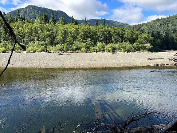3rd image of 1845 Stowe Creek Rd