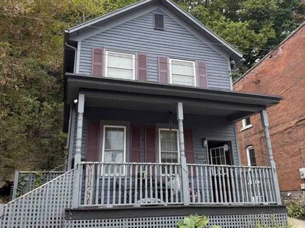 109 Saint Marys St, Dubuque, IA 52001