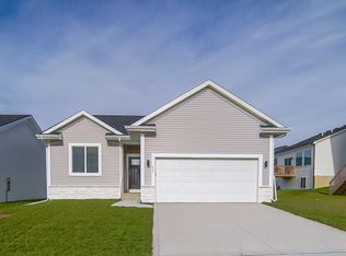 423 43rd St SW, Altoona, IA 50009