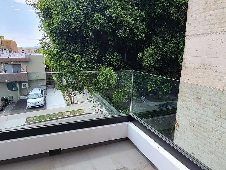 644 N Hobart Blvd — Photo 20