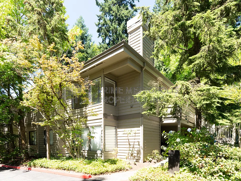 1270 Bellevue Way NE