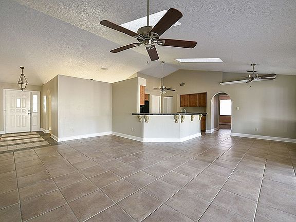 4th image of 20209 Maxim Pkwy