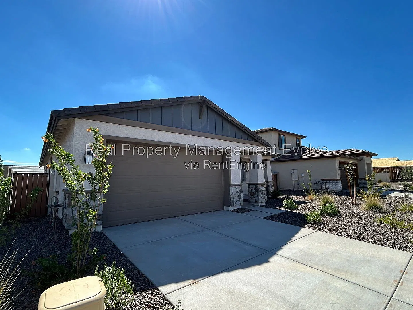 4 bed, 2.5 bath, 2113 sqft, $2,300 — Photo 3