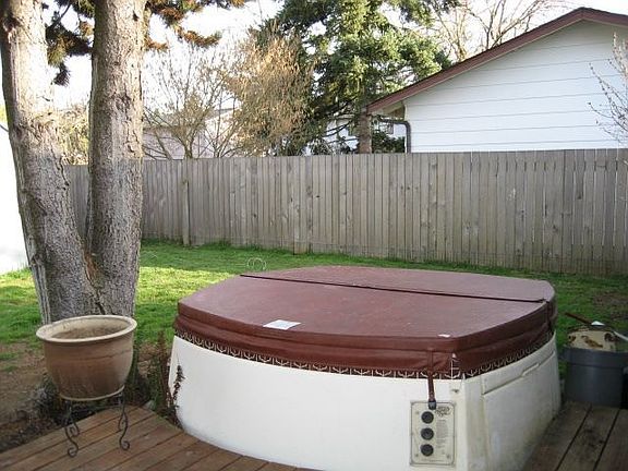 Built in hot tub