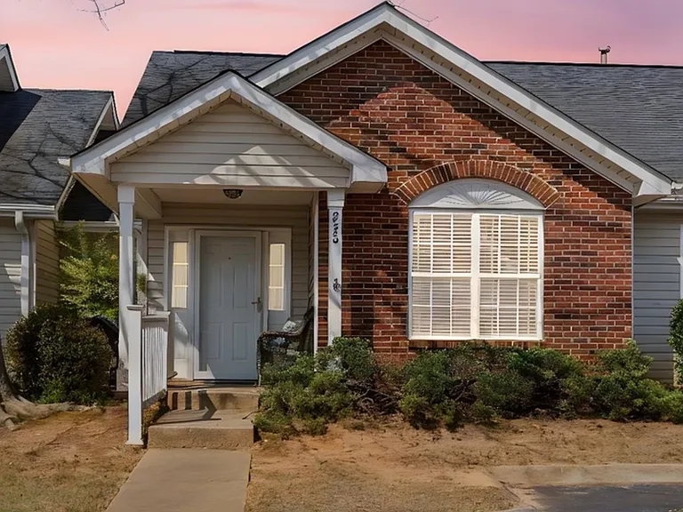 223 Woodruff Park Ln — Photo 1