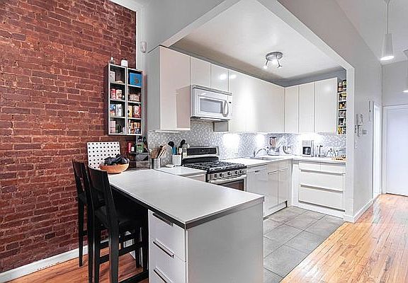 3rd image of 125 W 95th St APT 1