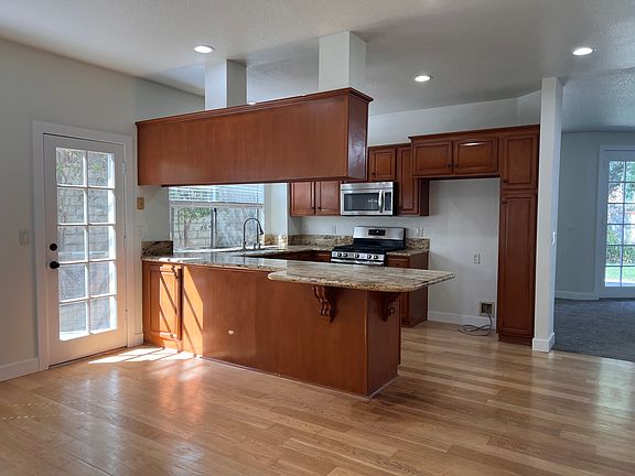 2nd image of 22715 Boxwood Ln