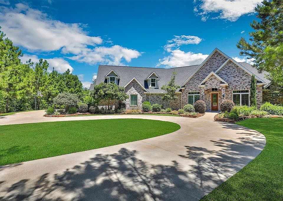 1st image of 310 Lakeside Hills Dr