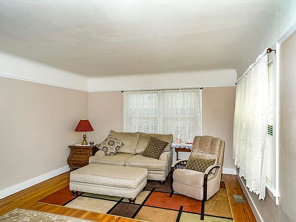 5th image of 1602 East St