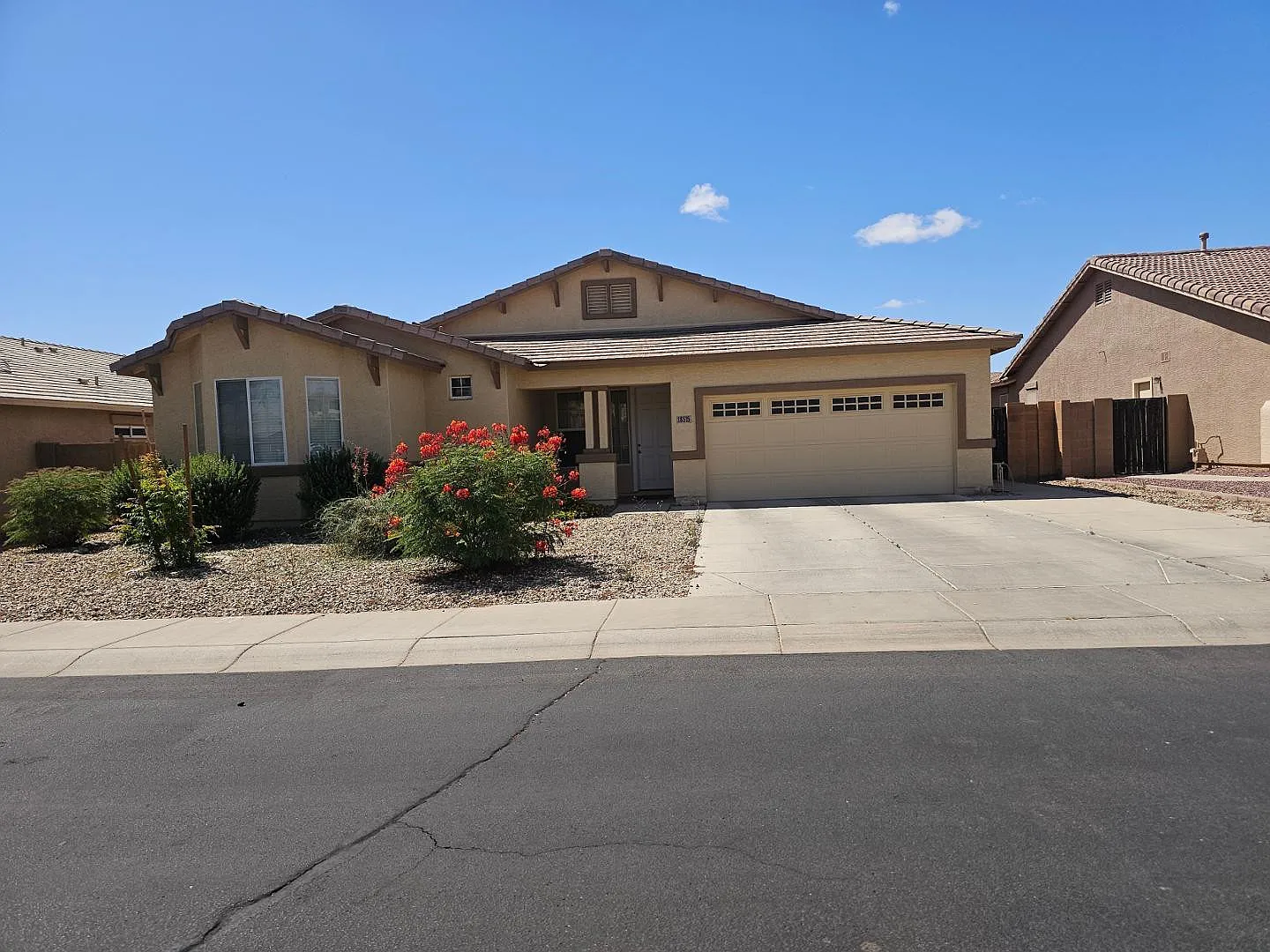 4 bed, 2.0 bath, 2254 sqft, $2,195 — Photo 3
