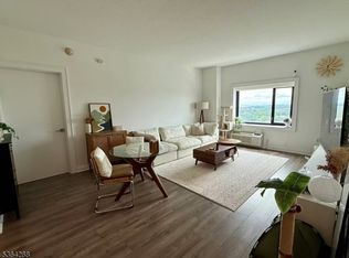 1 Carriage City Plz APT 1504, Rahway, NJ 07065