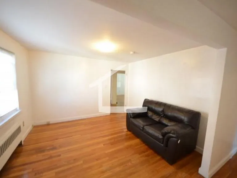 8 Euston St #16 — Photo 2