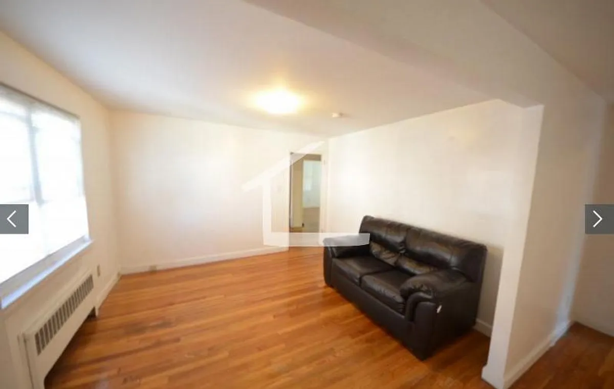Building Photo - 8 Euston St #16