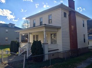 206 Miller Ave, Hinton, WV 25951