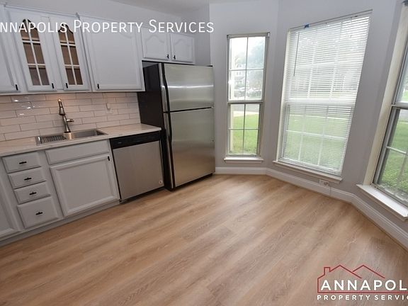 3rd image of 906 Windwhisper Ln