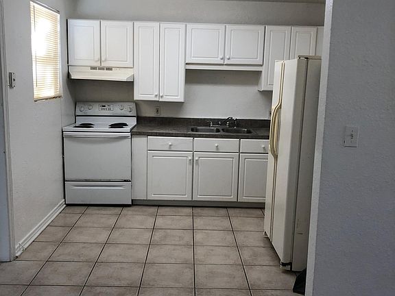 3rd image of 2129 Holcroft Dr