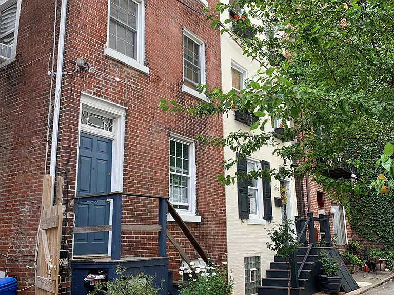 318 Butler Ave — Photo 1