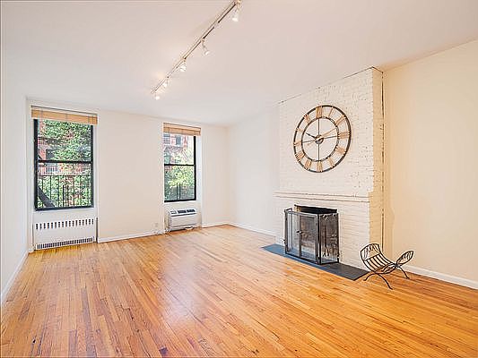 3rd image of 335 E 77th St APT 2