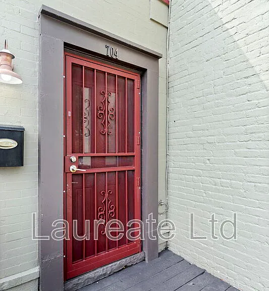 712 E 1st Ave — Photo 1
