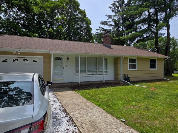 19 Larrow Dr
