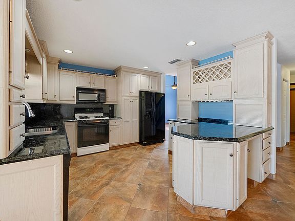 5th image of 3963 Westchester Way