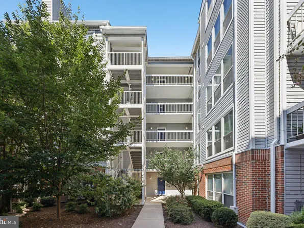 3176 Summit Square Dr #4-E3, Oakton, VA 22124