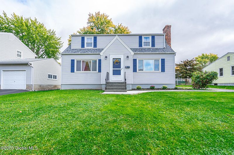 2nd image of 122 Lakeview Avenue