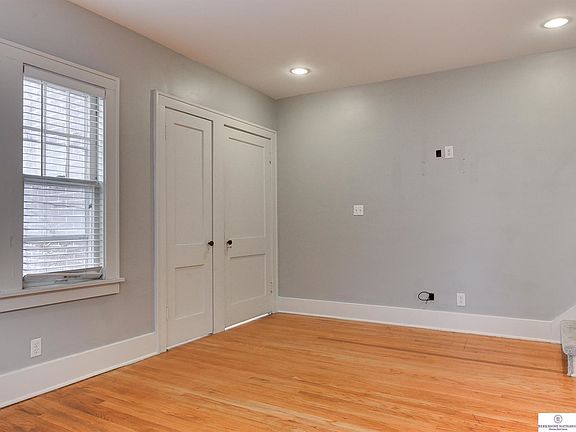 4th image of 5210 Leavenworth St