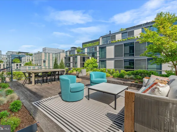 925 H St NW APT 810, Washington, DC 20001