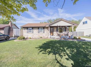 25298 Castlewood Dr, Woodhaven, MI 48183