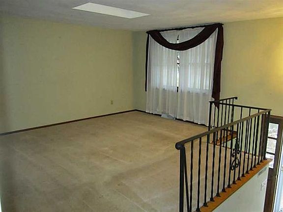 3rd image of 109 David Dr