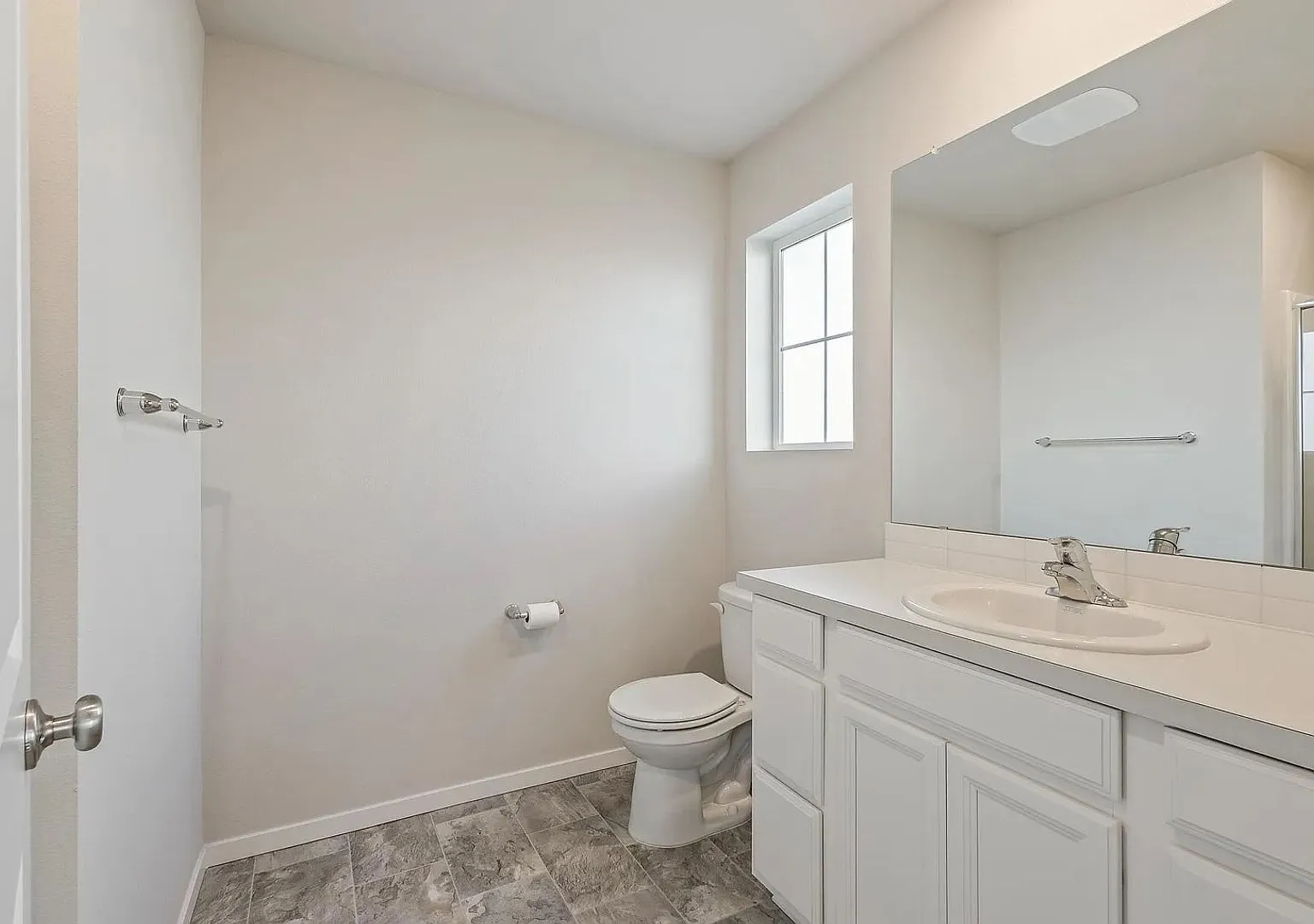 2 Story Townhouse with Central AC — Photo 1