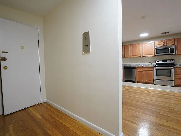 208 Babcock St #4E — Photo 1
