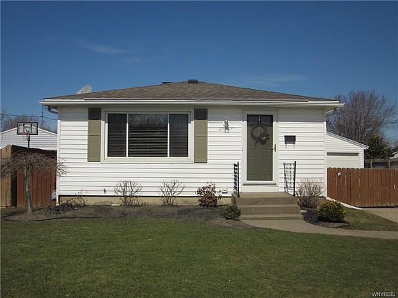 4th image of 8 Florette Dr E